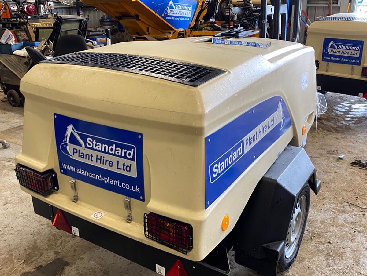 signsplusuk's tweet photo. As well as vans and cars we also sign write plant machinery. If you want to make all you plant  unique get in contact. 📞01959 571074 📧enquiries@signsplus.uk #Teamsp #creatingtherightimpression #plantandmachinery https://t.co/G5pTIVIeGM