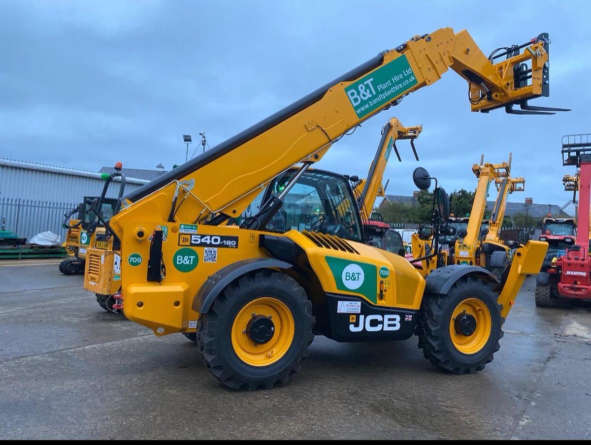 signsplusuk's tweet photo. As well as vans and cars we also sign write plant machinery. If you want to make all you plant  unique get in contact. 📞01959 571074 📧enquiries@signsplus.uk #Teamsp #creatingtherightimpression #plantandmachinery https://t.co/G5pTIVIeGM