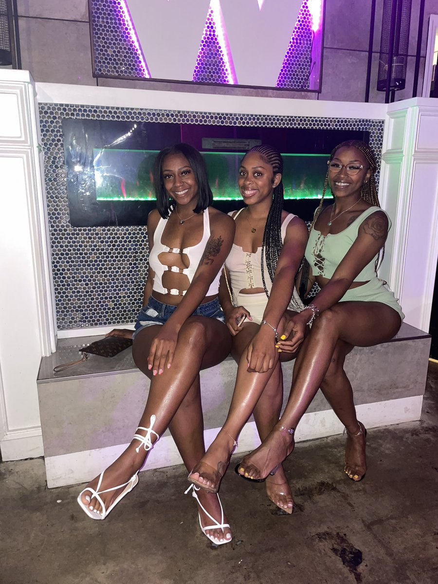 CallMeShakeyy's tweet photo. Your favorites take on Nashville 💙🤞🏽#SexyPack #MissingP https://t.co/zgG1XbX60N
