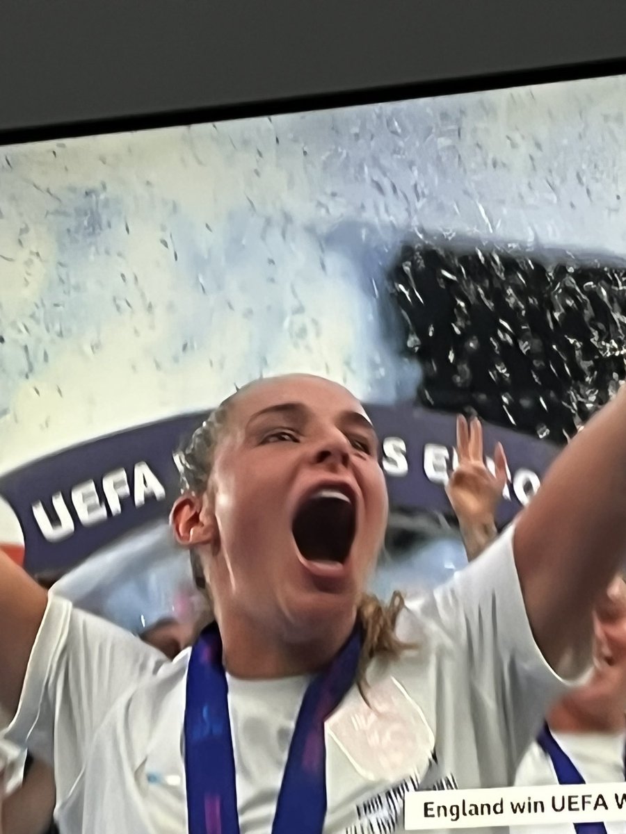 jodes_93's tweet photo. How it felt when you knew it was finally coming home 🦁🦁🦁 #lionesses #england #itscominghome @ellatoone99 https://t.co/CzWAvhrqax