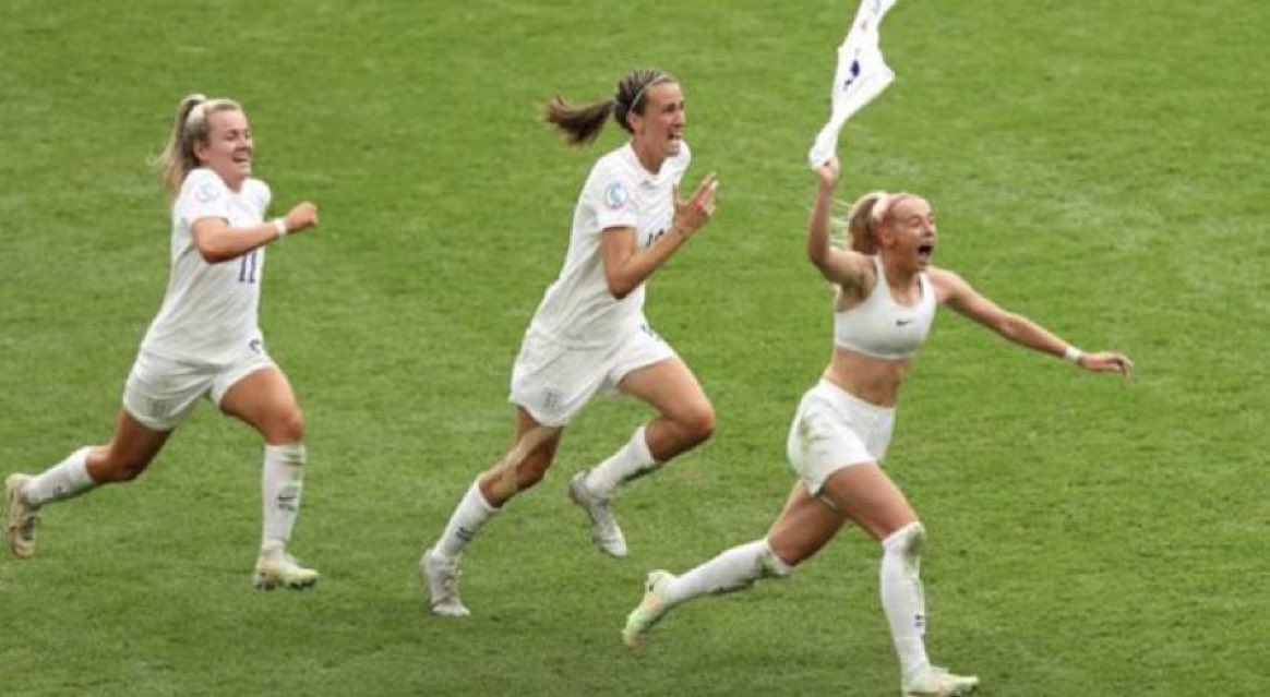 This image of a woman shirtless in a sports bra - hugely significant. This is a woman’s body - not for sex or show - just for the sheer joy of what she can do and the power and skill she has. Wonderful. #Lionesses