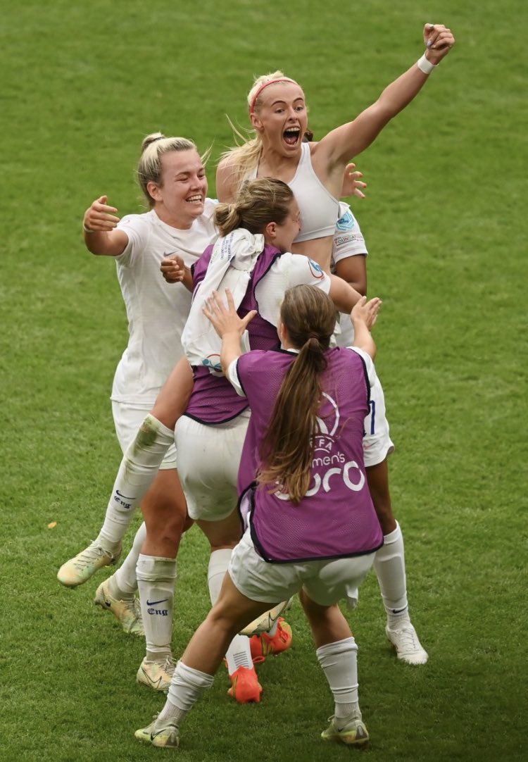 onlyjoekin_'s tweet image. In 1921 the FA banned women’s football for 50 years saying it was ‘unsuitable’ &amp;amp; ‘shouldn’t be encouraged’

Tonight, the #Lionesses have inspired millions of women and girls around the country with record attendance. A game changer, literally 🏴󠁧󠁢󠁥󠁮󠁧󠁿 👏🏻#itscomehome #WEURO2022