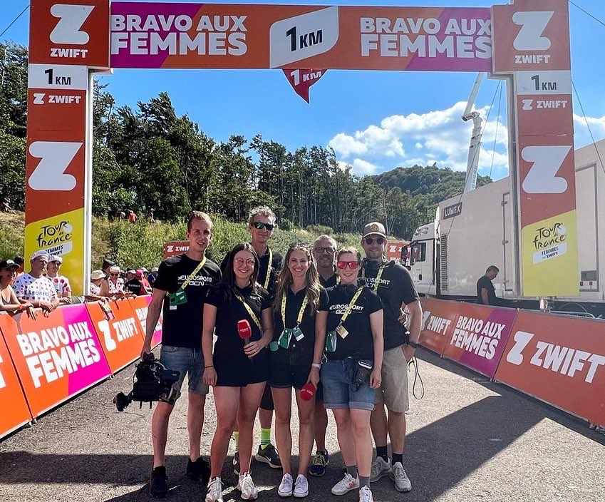 Laura_Meseguer's tweet image. It’s been AMAZING to cover @LeTourFemmes. I think no one was expecting this huge success with so much people on the road, watching on TV and the media following it. But mostly, WHAT A RACE from beginning till the end. Really grateful for being part of it 🙏🏼 @eurosport