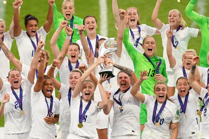 England lift the UEFA Women's EURO 2022 trophy