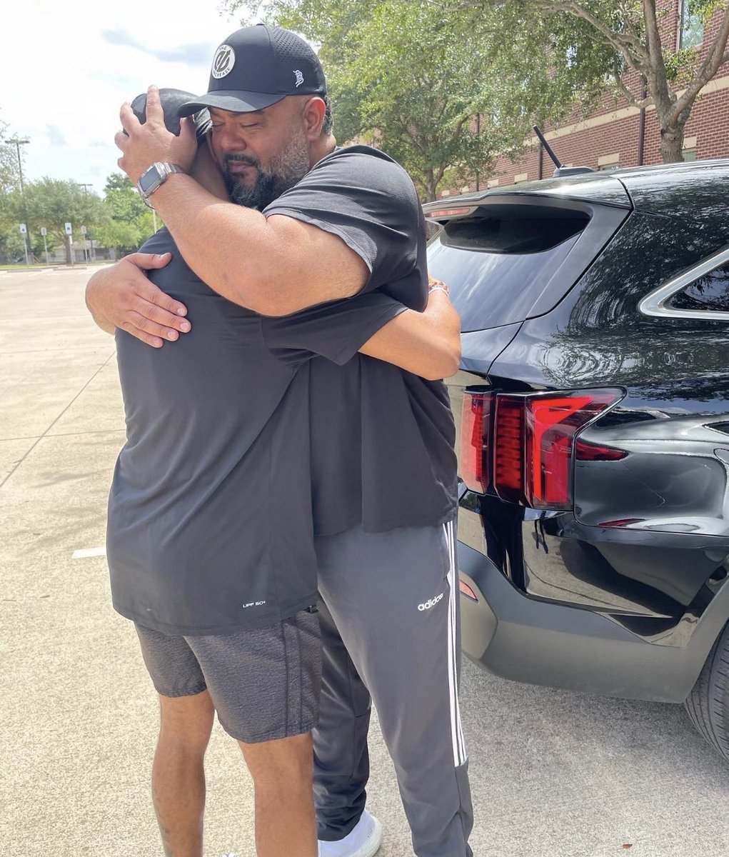 KadoHinson's tweet photo. We dropped off @MJHinson1 at Blinn JC today. Time to go &amp; grow!
1) Keep God 1st🙏🏽
2) Stay accountable🔒
3) Stay focused📚🏈
4) Shine bright &amp; Ball out 🤎
Love you! Proud of you son. #TeamHinson https://t.co/MvQ8D6Ky7r