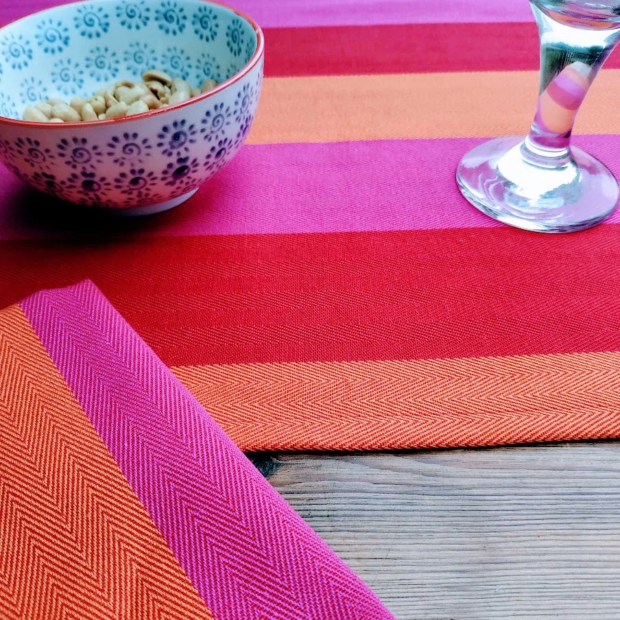 Tastesmiths's tweet image. Our #HomeCookHero partner this month is the wonderful @maisonelhoria who have offered a beautiful table runner from their 'Red O. Pink Collection!

Win six kits, six beers, and a lovely item of kitchenware by sending us or tagging us in your Tastesmiths curry creations!

#Curry