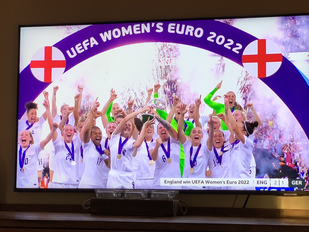 Photo of the day! Today is a very important day for women’s sport. History makers #Lionesses #WEuro2022Final #WEURO22 #champions 🏆