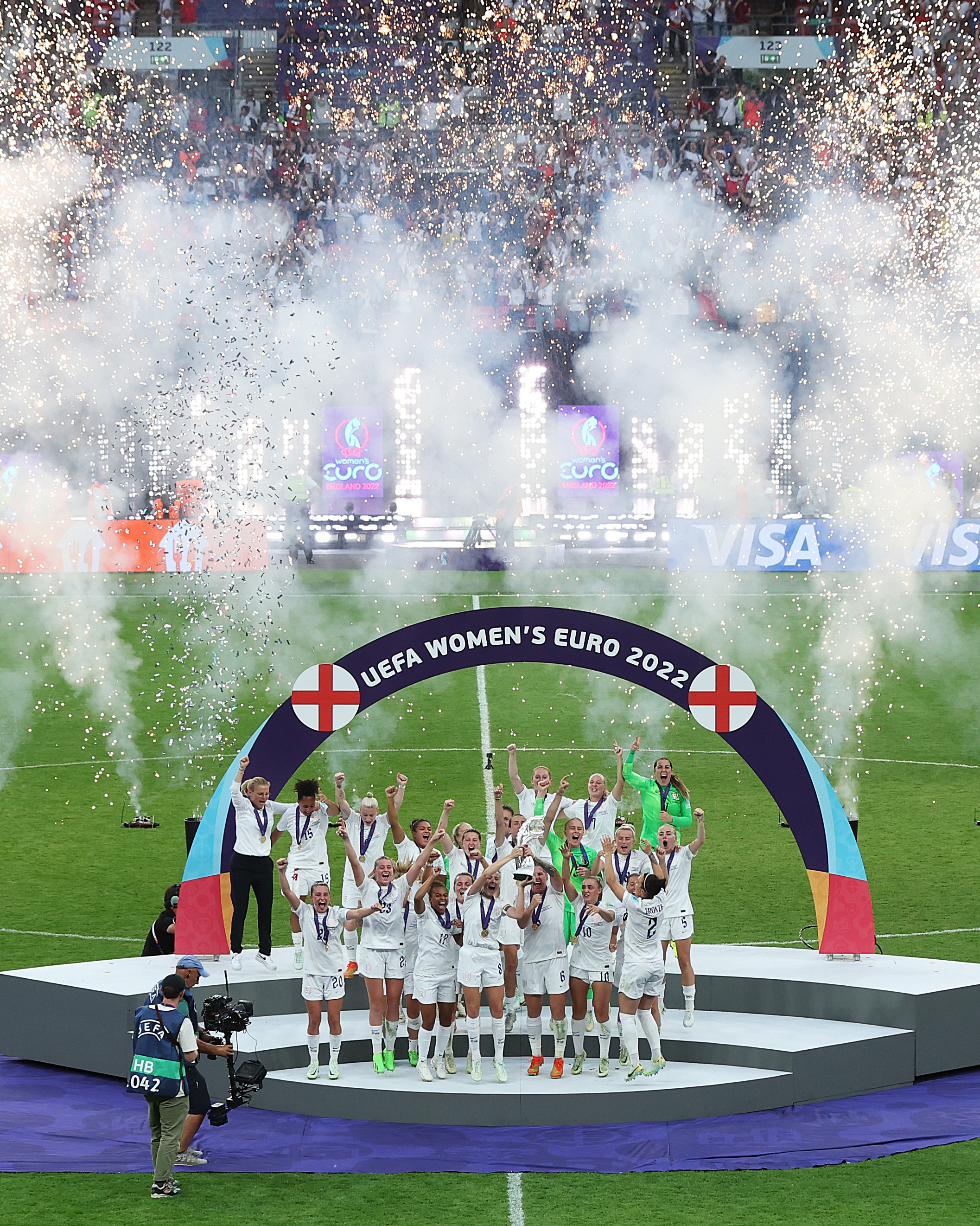 England lift the UEFA Women's EURO 2022 trophy