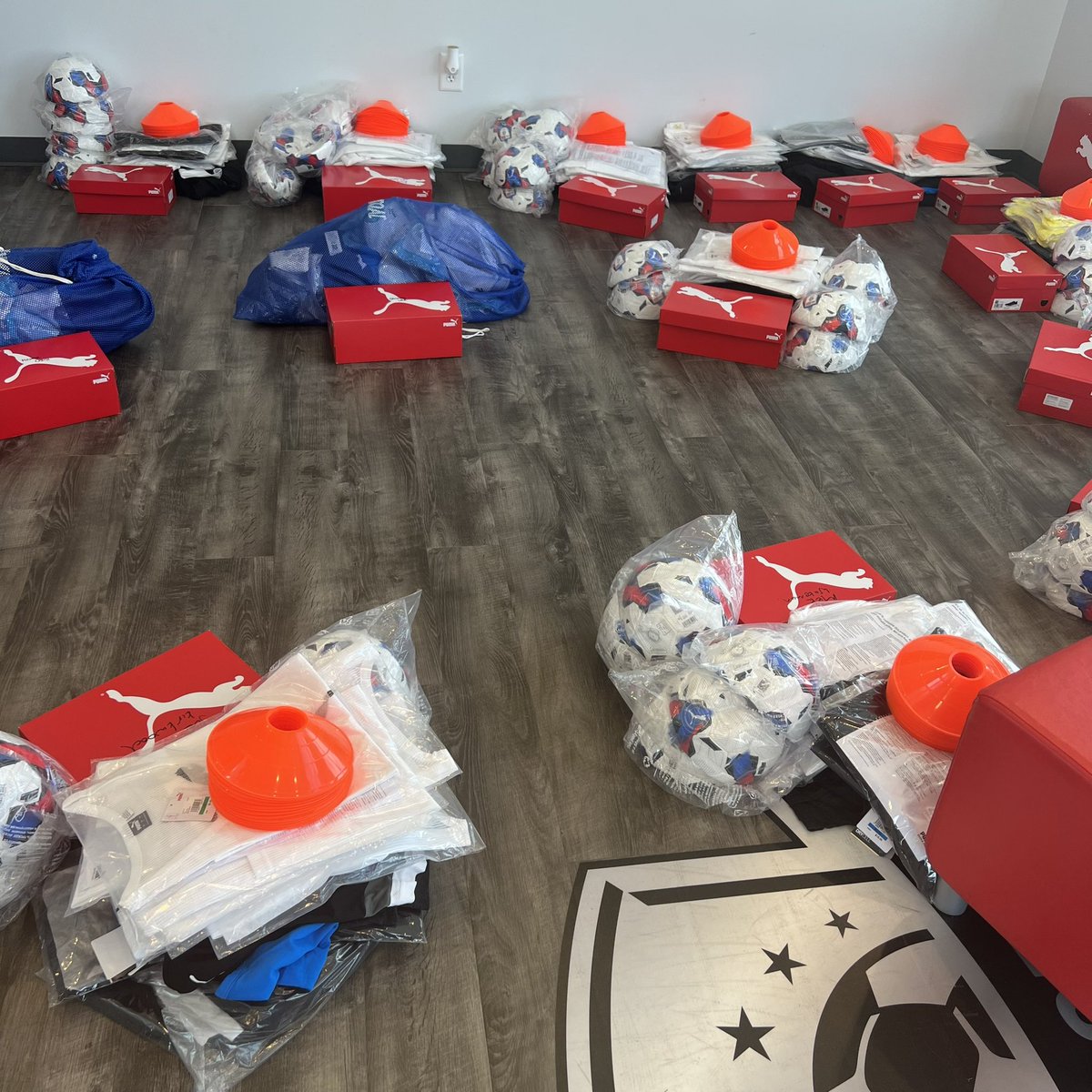 CSA_Soccer's tweet photo. New @PUMA gear for the coaching staff! #newyearnewgear #csastaff #PUMAclub #csaproud https://t.co/X2vjDWy695