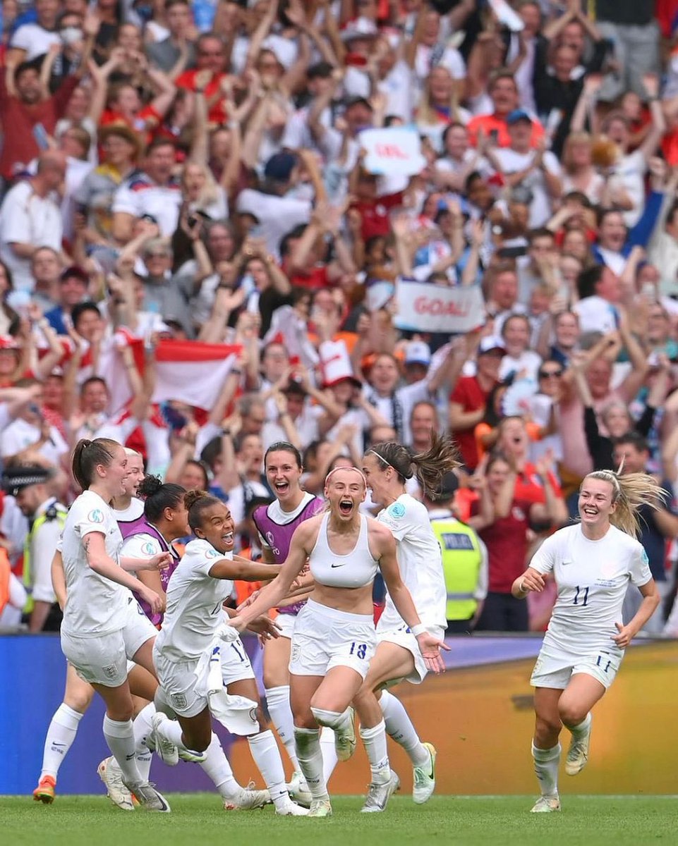 ⚽️ = 🏡 

History has been made. Congrats to the #lionesses  for winning the Euros 2022!

An unforgettable tournament and a step forward for women everywhere ❤️ #WEuro2022Final