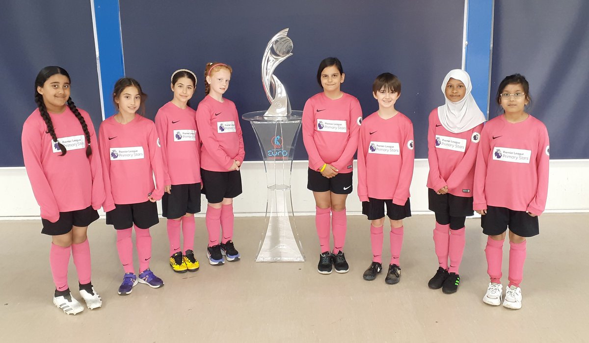 HamiltonAcadY4's tweet image. The @Lionesses have done it! What a fantastic achievement and such an inspiration! Our own Y4 Girls had a chance to see the trophy they got to lift tonight and are just one example of the legacy left by the tournament. Wow! Well done! itv.com/news/anglia/20…