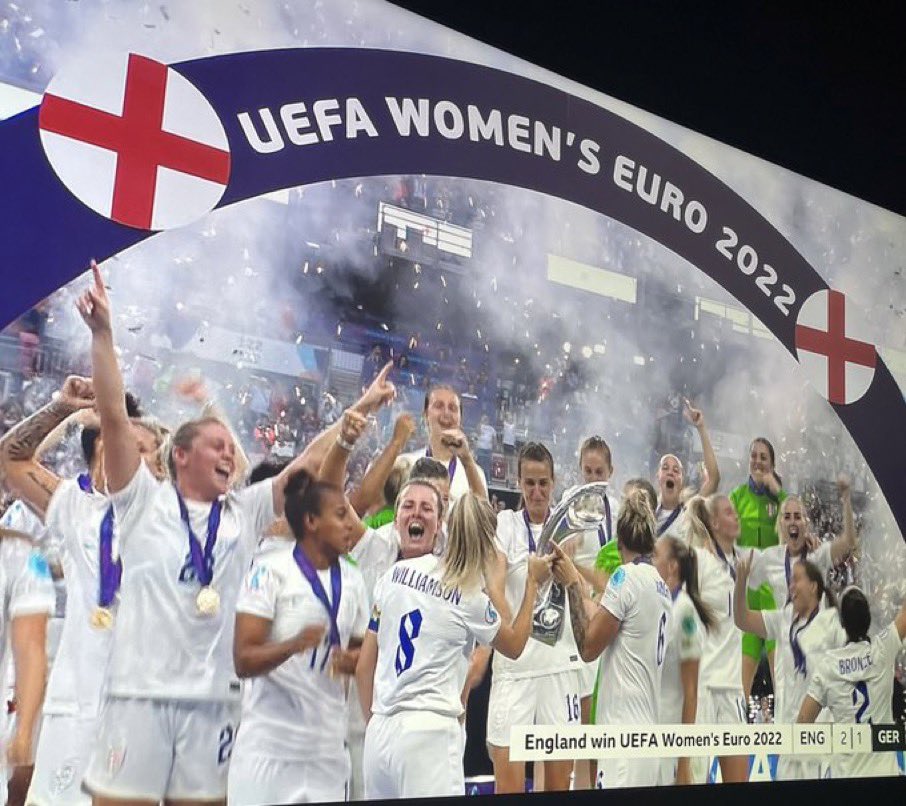 dammyvanessa's tweet photo. And it finally came home ⚽⚽🏆🥇🙌🙌. What a man can do and all that... 😉😂😂. @Lionesses #WEURO22 #DONEUSPROUD https://t.co/6Kmsd9Op8O