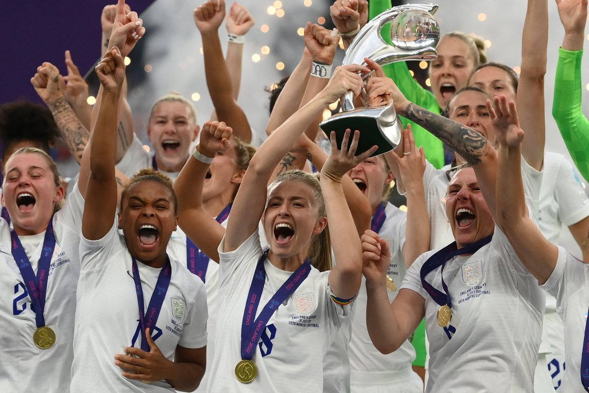WEURO2025's tweet image. 🏆 𝑻𝒉𝒊𝒔 𝒕𝒆𝒂𝒎 😍

#WEURO2022 | #ENG