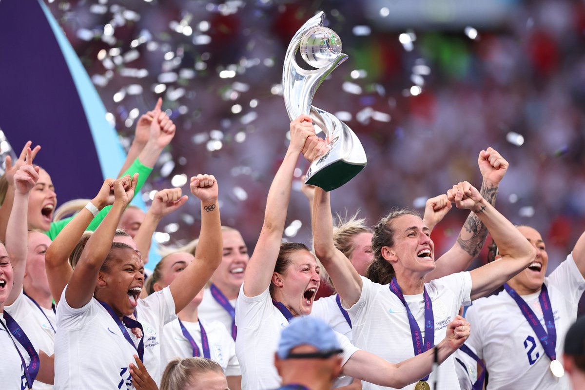 WEURO2025's tweet image. 🏆 𝑻𝒉𝒊𝒔 𝒕𝒆𝒂𝒎 😍

#WEURO2022 | #ENG
