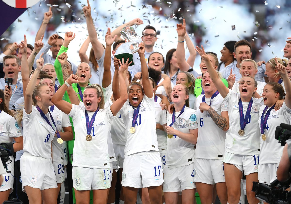 WEURO2025's tweet image. 🏆 𝑻𝒉𝒊𝒔 𝒕𝒆𝒂𝒎 😍

#WEURO2022 | #ENG