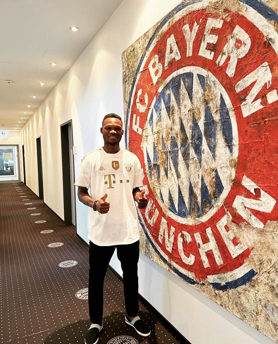taggatsn's tweet photo. L’ami de Sadio Mané, Désiré Segbe Azankpo, rejoint officiellement l’équipe réserve du Bayern Munich. Âgé de 29 ans, il vient de parapher un contrat de deux ans !

#Taggat #TaggatMercato https://t.co/bVGVLdGixE
