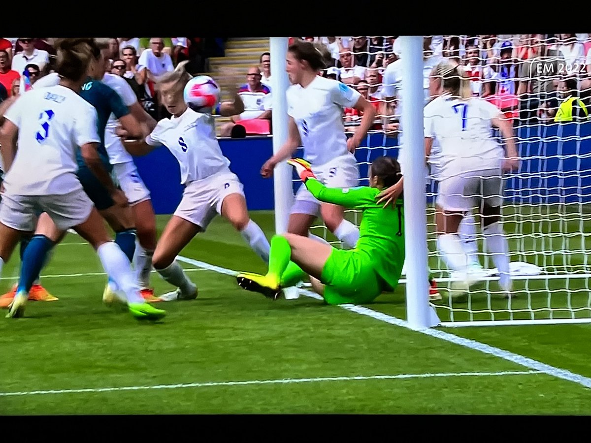Bitter…. 😫englischer/Wembley-VAR so gut wie der Kxxlner-Keller…können beide weg!!! #frauenfussball #WEuro2022Final #Eng/#Ger