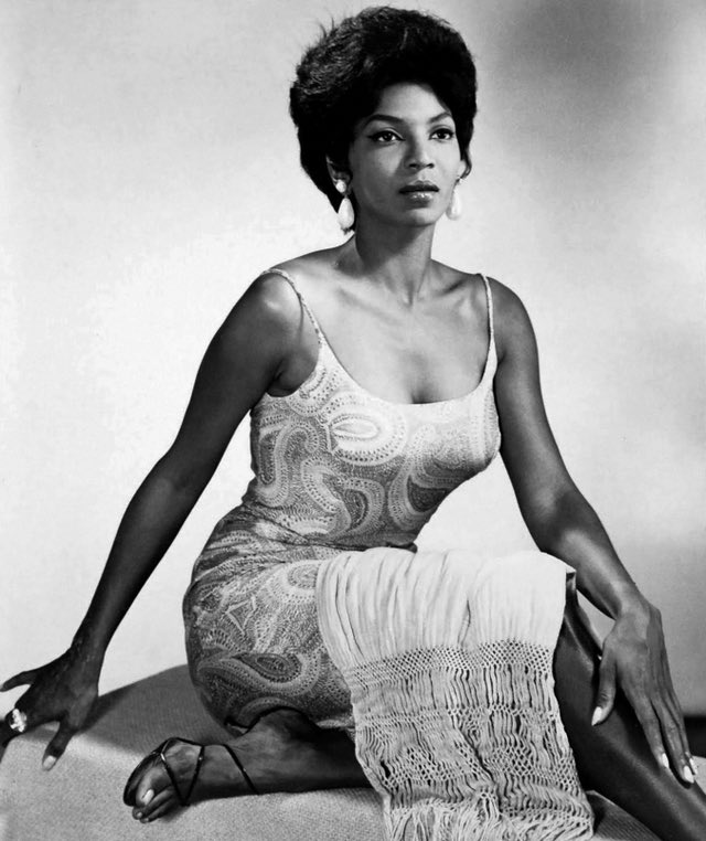 MadameGilflurt's tweet photo. Farewell to Nichelle Nichols. Not just #Frockingfabulous, but fabulous in every way. https://t.co/2jzAYhg6J7