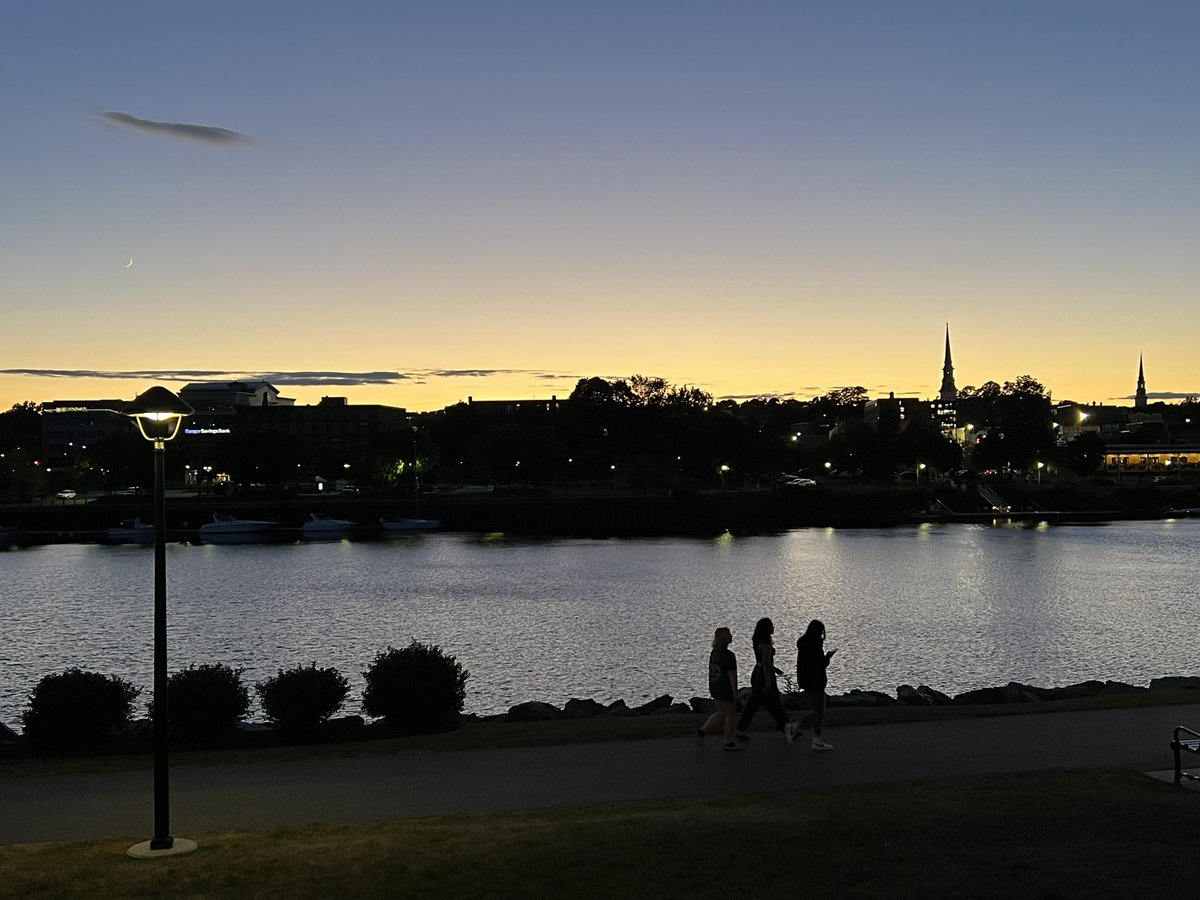 SheilaK9697's tweet photo. Enjoying view of Penobscot River while eating dinner during dusk. #Maine #summer #photography https://t.co/qLJ5ymZO3F