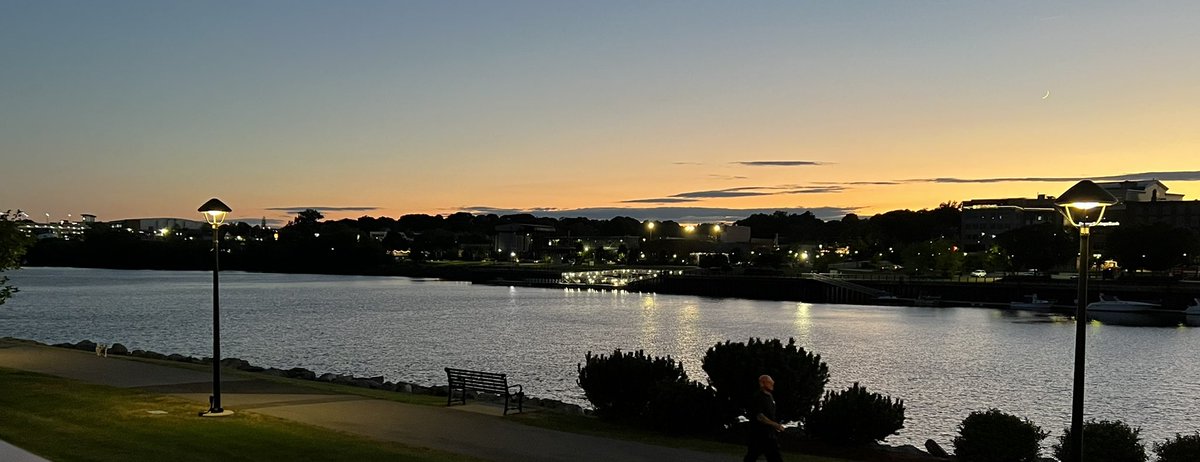 SheilaK9697's tweet photo. Enjoying view of Penobscot River while eating dinner during dusk. #Maine #summer #photography https://t.co/qLJ5ymZO3F