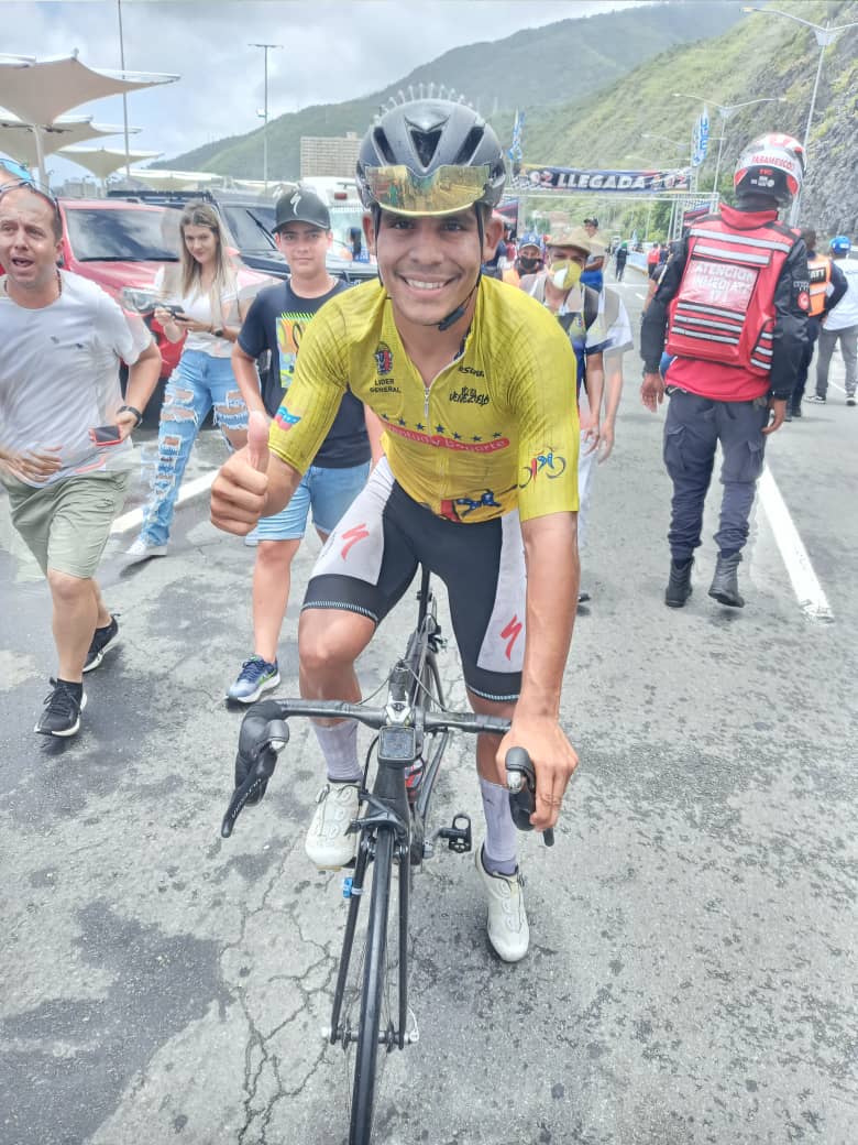 CordovaLuis28's tweet photo. Campeón de la Vuelta a Venezuela Luis Gómez, del team Carabobo

@FVCiclismo @INDeporteVE @36Noticiero @ElNacionalWeb @Diario_ElTiempo @unionradio93_7 @RCR750 @CPDVenezuela @ivonandara @MeridianoTV @LiderEsDeporte https://t.co/zOesKCAE9Y