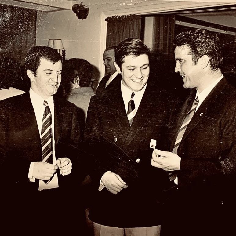 Mi felicitación en tus quatre-vingt, querido Juanmari, amigo de siempre y eterno triétoilé.🥂🥰