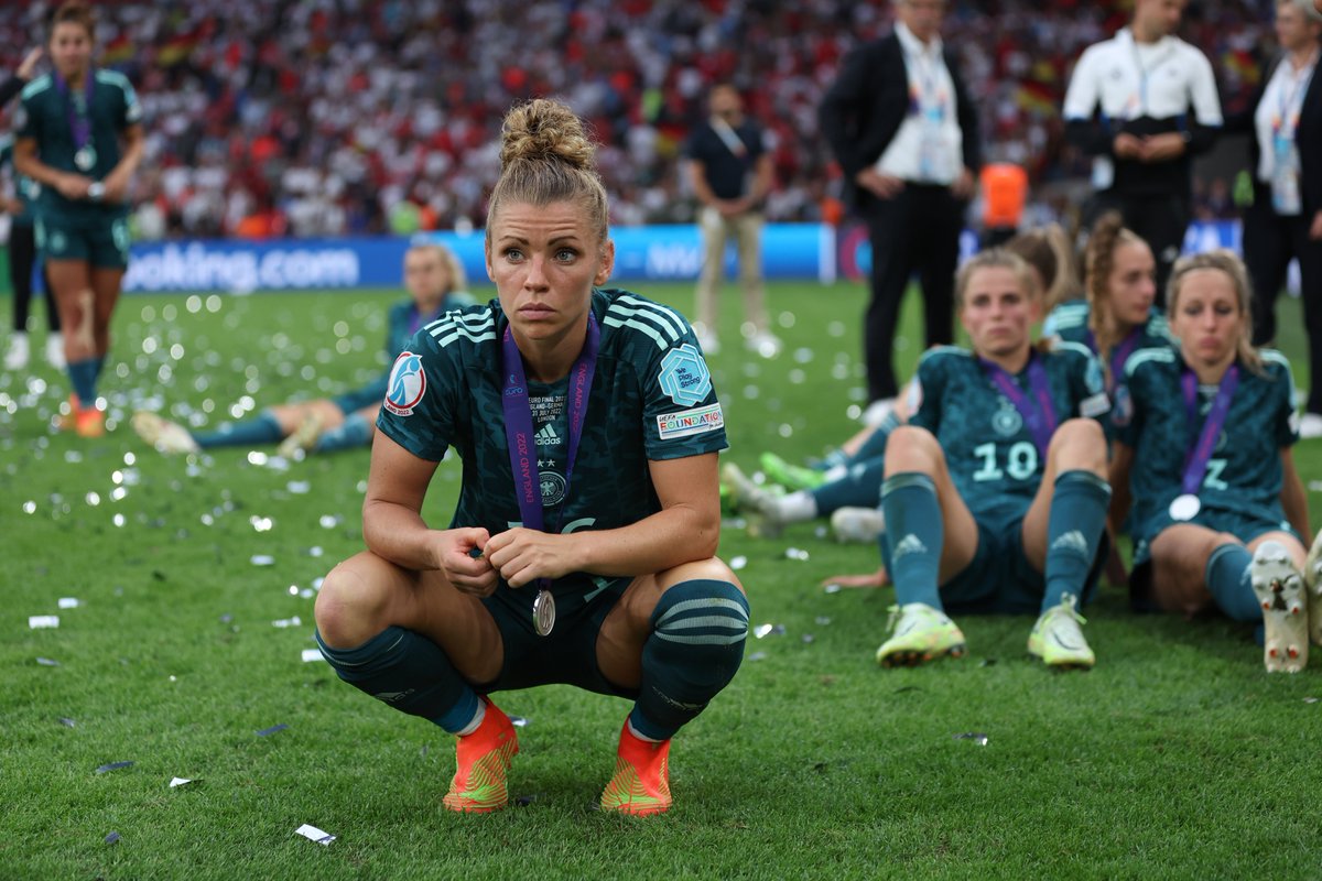 DFB_Frauen's tweet photo. 🥈
WIR #IMTEAM 🇩🇪 #hungriGER #WEURO2022 #ENGGER 📸 DFB/Maja Hitij &amp; Getty Images https://t.co/M4eIEkxy0x