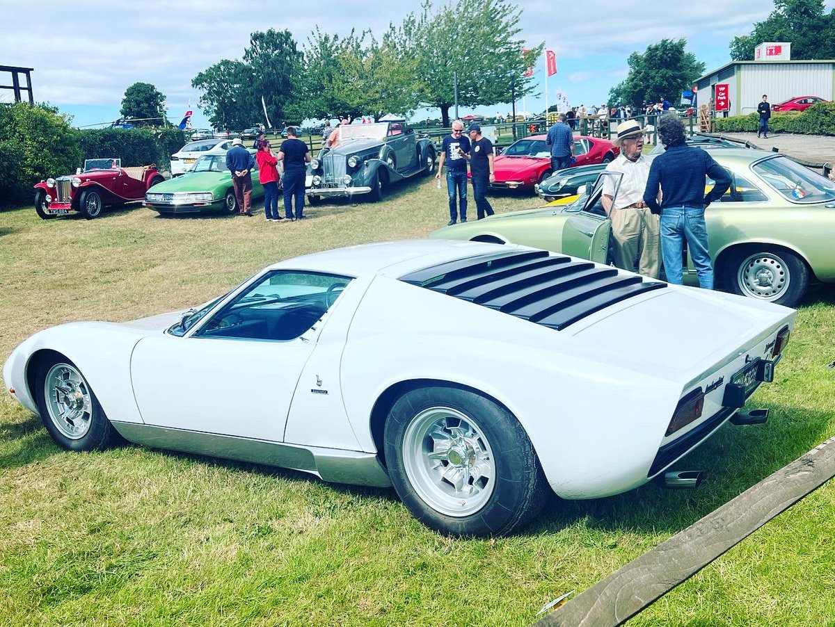 southerncarsuk1's tweet photo. There’s a few really good reasons why I loved the ‘70’s…..here’s 3.
#carsofmychildhood #lamborghini #detomaso #detomasopantera #lamborghiniespada #lamborghinimuira #70scars #supercars #classicsportscar #classiccars #trcdoc #therealcardealersofcheshire #dreamcars https://t.co/Boiu0jbsfs
