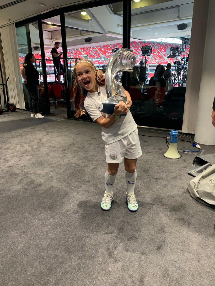 ‘The #Lionesses are European Champions’

#Tess joins in the celebrations as #Eng lift the #WEURO2022 trophy 

She’ll be singing and dancing to #SweetCaroline all the way home.

#ItsHerGameToo