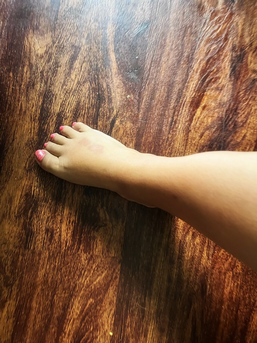 barefootpixie37's tweet photo. wanna see more DM me saying “more please” #feet #feetpictures  #cutefeet #cutefeets #toeslovers #feetloverseverywhere #feetlover😍 #paypig #findom #sellingfeet #Onlyfans @rt_feet https://t.co/zebVBL3Nza