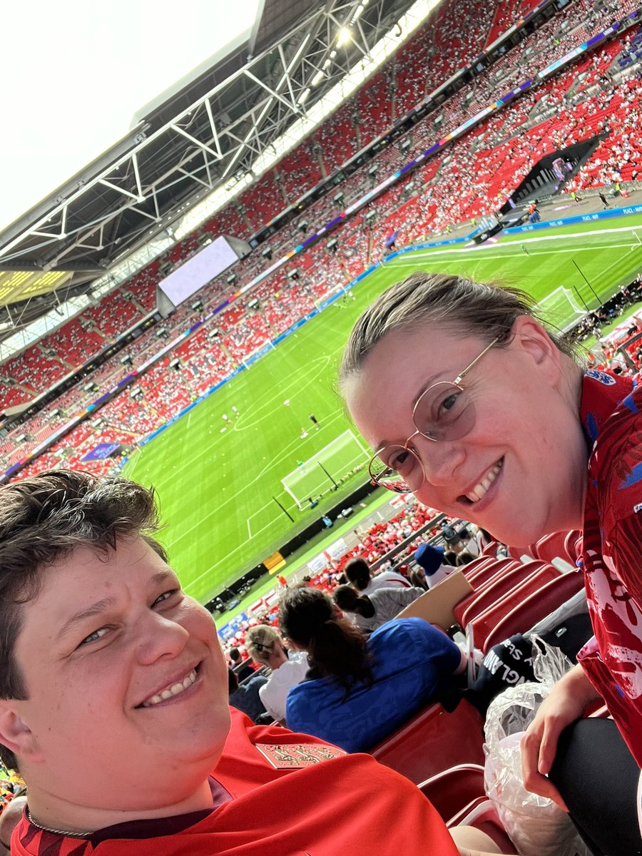 Emma Tayler tweet media