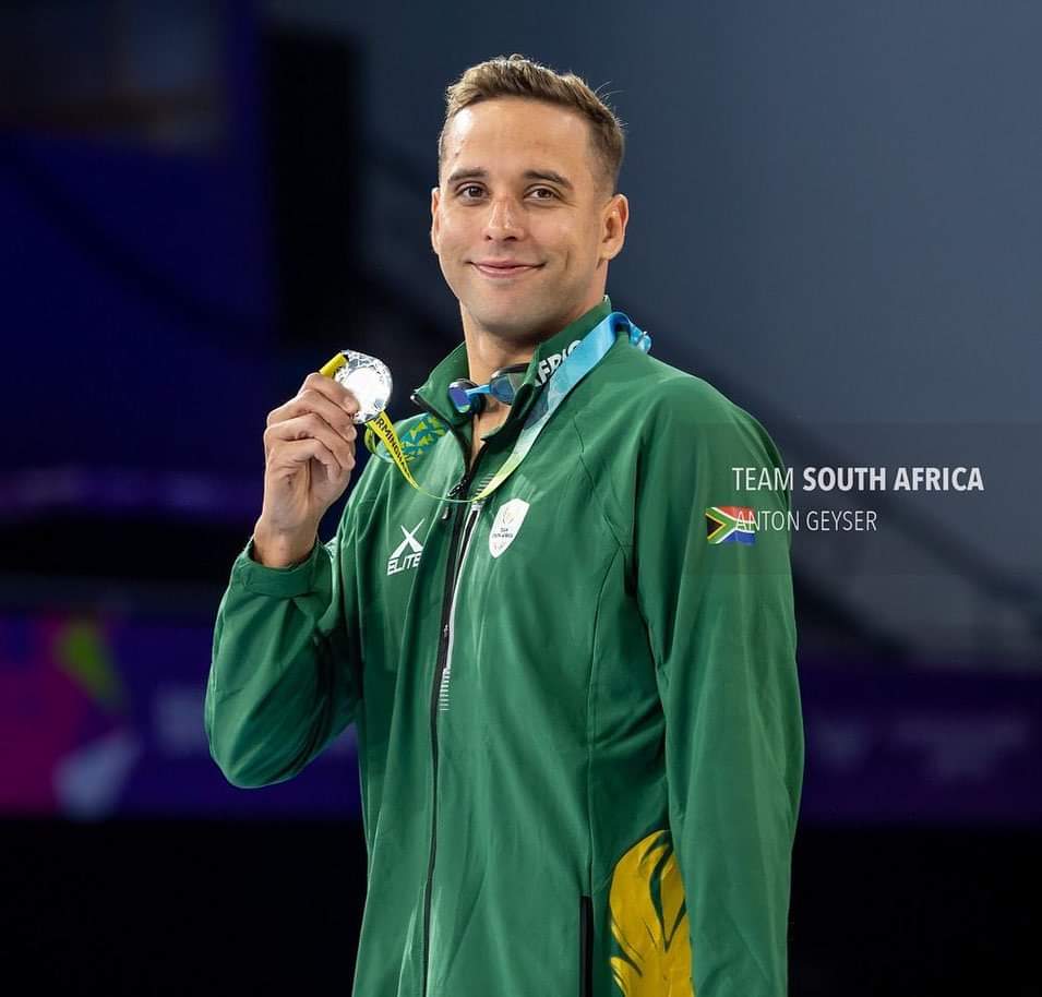 SwimSouthAfrica's tweet photo. Here he is in his silverware and in action! @chadleclos 📸Anton Geyser https://t.co/jGKiCsrhps