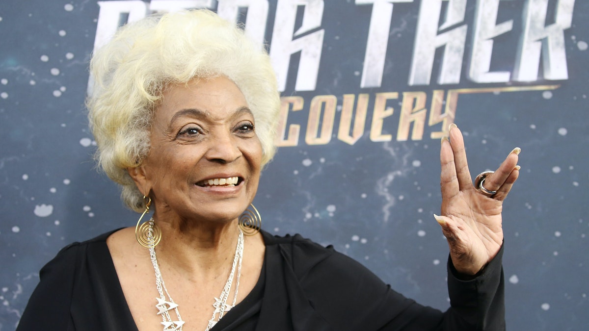 realDailyWire's tweet photo. BREAKING: Pioneering Star Trek Actress Nichelle Nichols Passes Away At 89 https://t.co/8XmqjOMaeO https://t.co/sOH92F7oSw