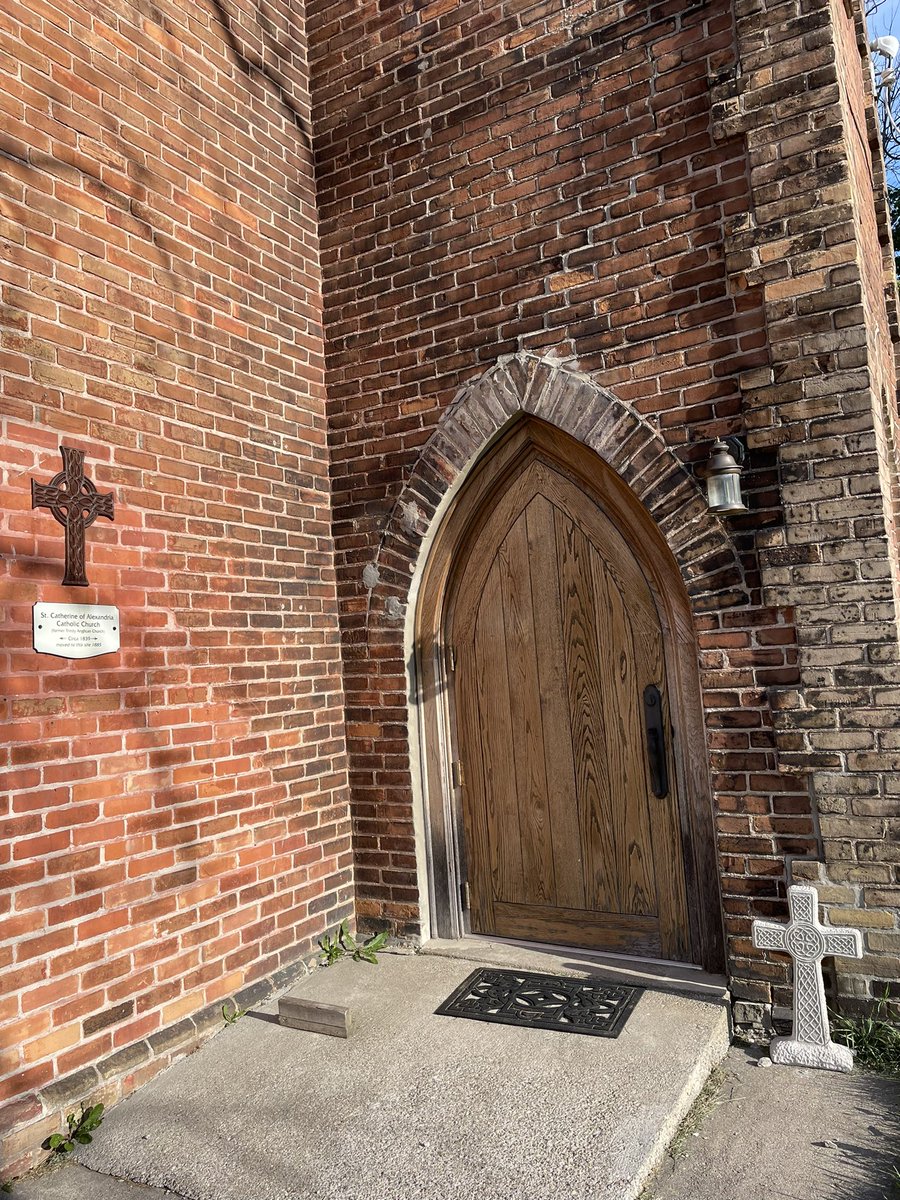CristinaBerry10's tweet photo. Went to Latin Mass this morning at St Catherine of Alexandria in Bond Head. Something I never would have done 4 yrs ago #growth #spiritualgrowth 
#summerphotochallenge
#bhsummer22 @BustedHalo 
Thanks @kubica 
#latinmass https://t.co/Y0QHrJIkGF
