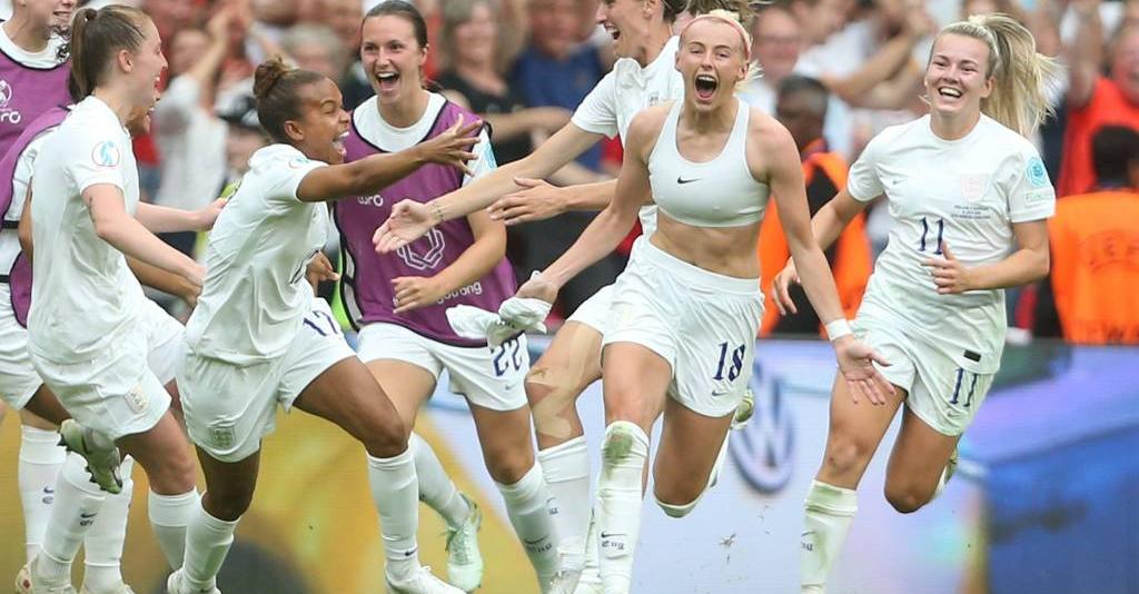 StGeorgesDayOff's tweet photo. Congratulations to the England women's team. You've brought it home!! A big thank you from a proud nation. 

#Euro2022 #englandlionesses https://t.co/HqtZtu43tJ https://t.co/GEEJklIsO3