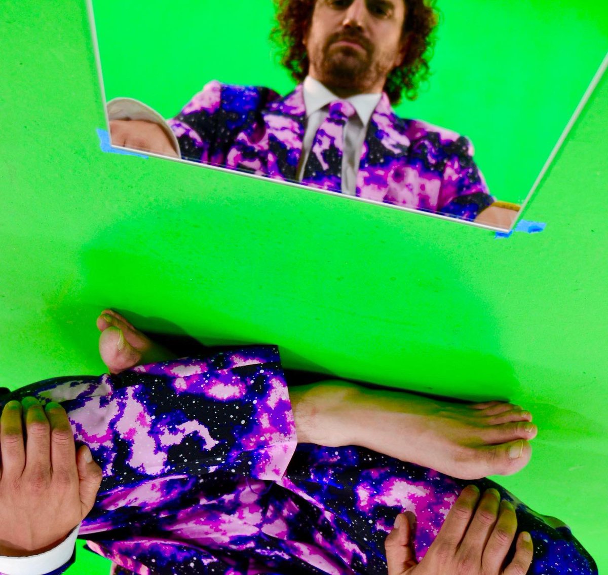 carlvermont's tweet photo. 🫑Les premières images de mon prochain clip, « L’appel de la forêt », sont dans la boîte 🐗
#tournage #clip #videoclip #specialfx #blackcrowspicture #besancon #fondvert #greenroom #greenscreenroom #vert #mixedarts #frenchpop #indiefrenchpop #frenchmusic #chanson #frenchsinger https://t.co/5MOTdynHNM