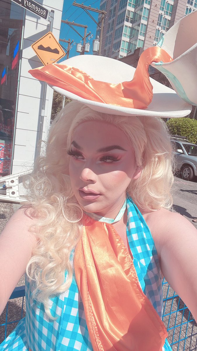 ChelazonLeroux's tweet photo. Happy Vancouver Pride y’all, it is hot, but make yourself a fascinator that doubles as a visor. Stay Deadly, and hydrated 🧡 #indigenous #twospirit #firstnations #vancouver #native #skipthedishes https://t.co/GqN3L8WfIX