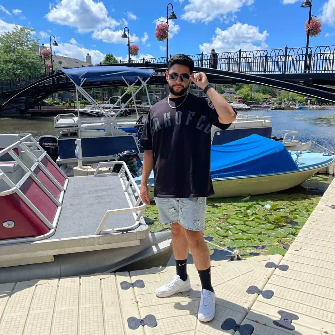 LuiGForeva's tweet photo. No resort but I got all the amenities https://t.co/WemLrdT457