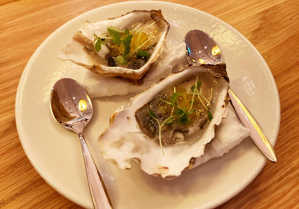 LiamRudden's tweet photo. 🍽 Dinner at the #CommonsClub, @virginhotelsedi. Oysters + Signature Caesar Salad + Chicken + Cranachan = Divine dining.
#Foodie #foodies #hotel #travel #Edinburgh #VirginHotels https://t.co/g43hjtWlGD