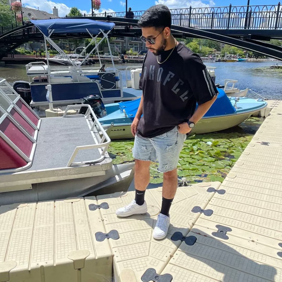 LuiGForeva's tweet photo. No resort but I got all the amenities https://t.co/WemLrdT457