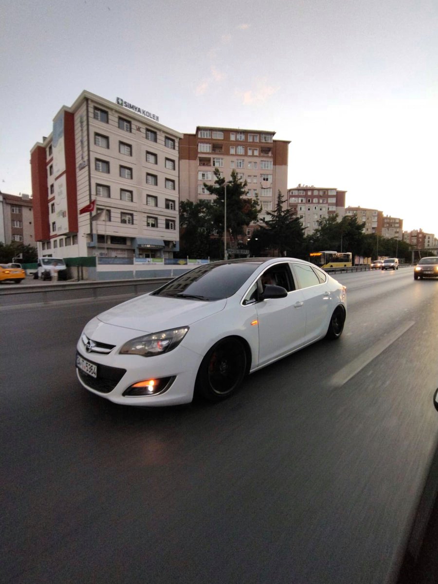 Geçen yine süzülüyorum aşkoo 🤍