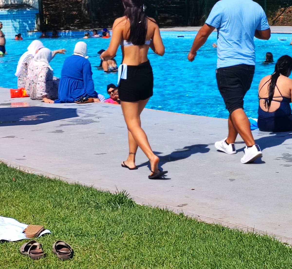 VoxTerrassa's tweet photo. ¿La prohibición de bañarse vestido en la piscina de Vallaparadís es para todos menos para los musulmanes, Sr. Alcalde?

#SóloQuedaVOX https://t.co/C7XkJEmovA