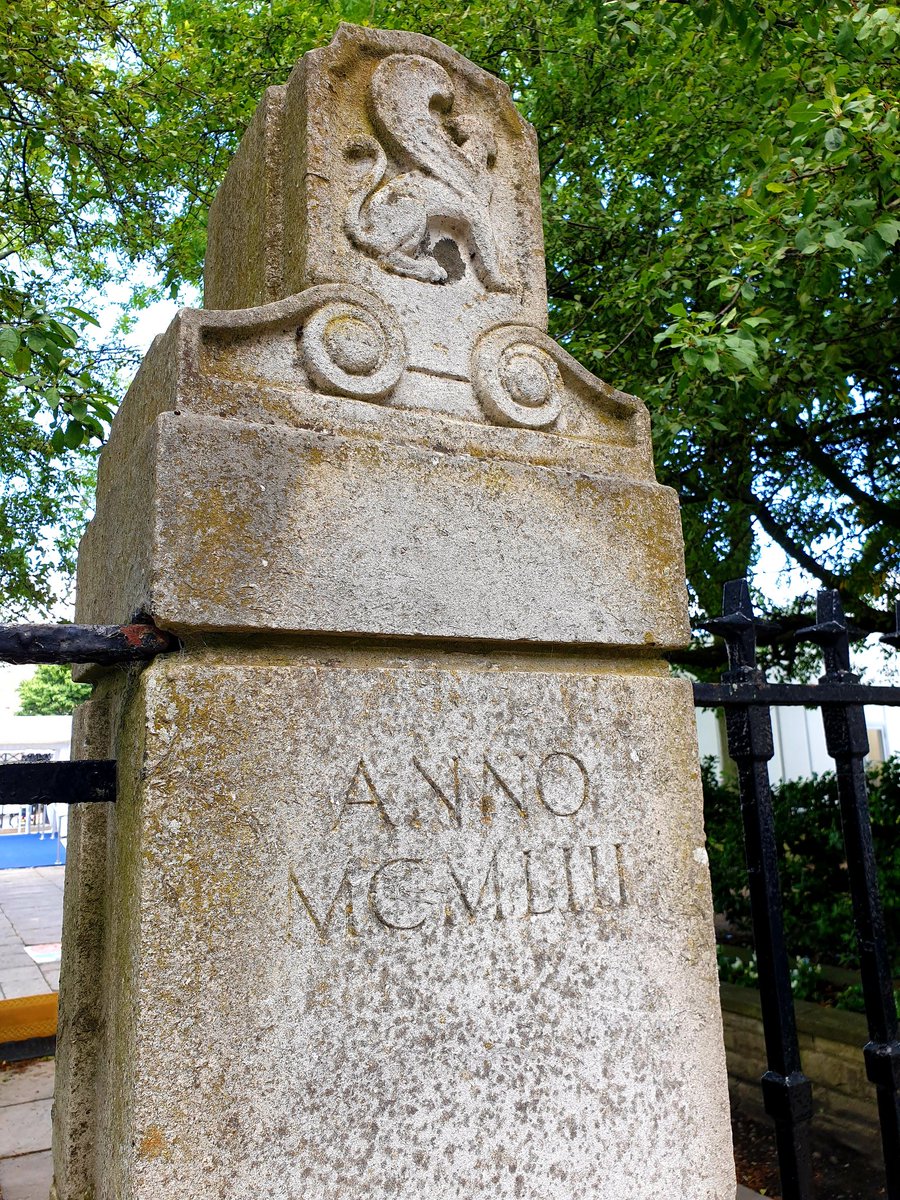 DaemonHex65's tweet photo. #JulyDechART Day 8: Tattered/Worn. These pillar stand outside of one of the gardens on campus, Abercromby Square. The inscriptions read: " The Gift of the Students" and "Year 1953" https://t.co/iEZakGsGKo