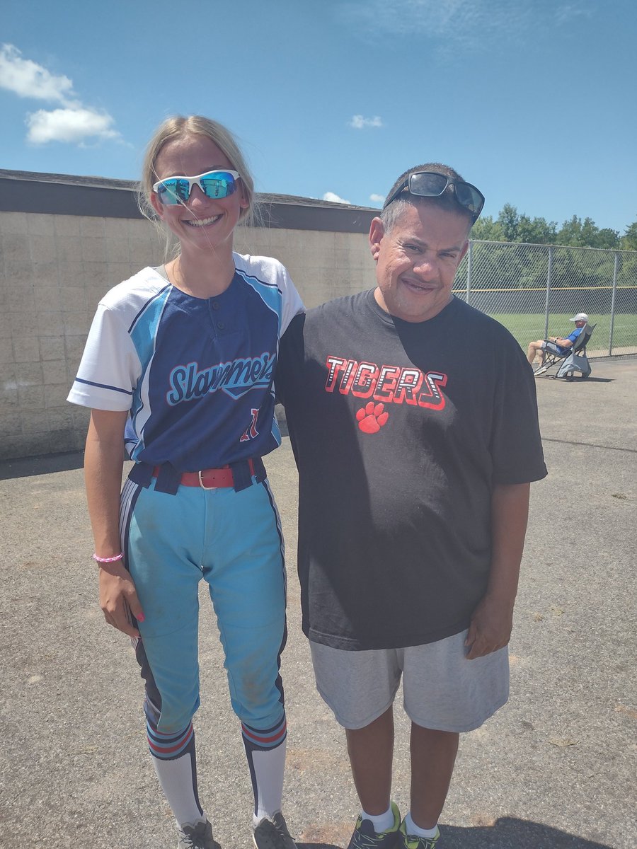 ArledgeSheldon's tweet image. Autumn from Athens HS. Got to spend the weekend with them before volleyball starts Monday. Autumn had a great weekend and is a terrific young lady and softball player. Glad I got a pic with her today.
