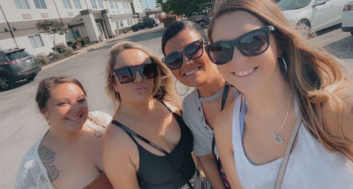 c_meyer11's tweet photo. Y’all are my whole life ❤️❤️❤️ https://t.co/oraE8cGzJw