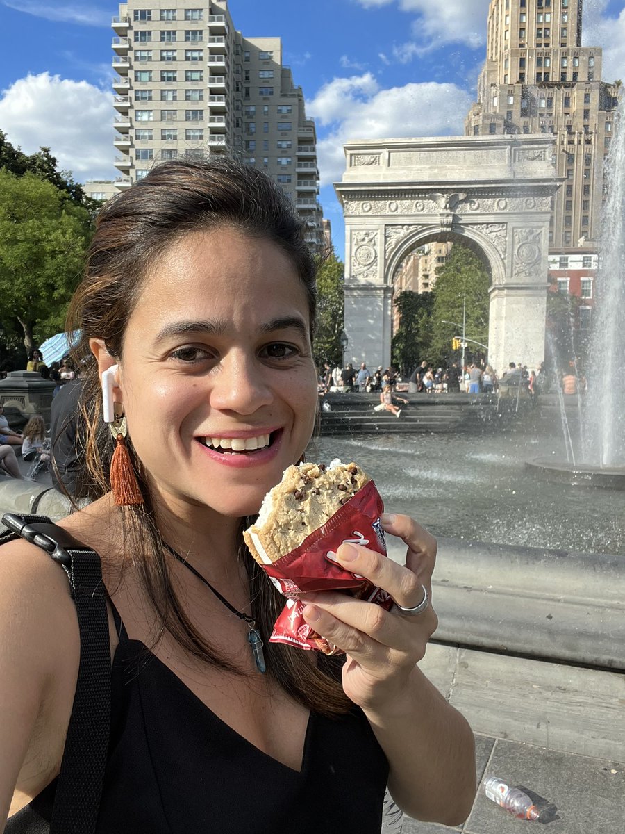 PamHarina's tweet photo. 🥲Hoy dormí 3 horas. 🗽✈️🇵🇷 Llegue para mis últimas funciones.
#metfos https://t.co/U6ienLqM8f