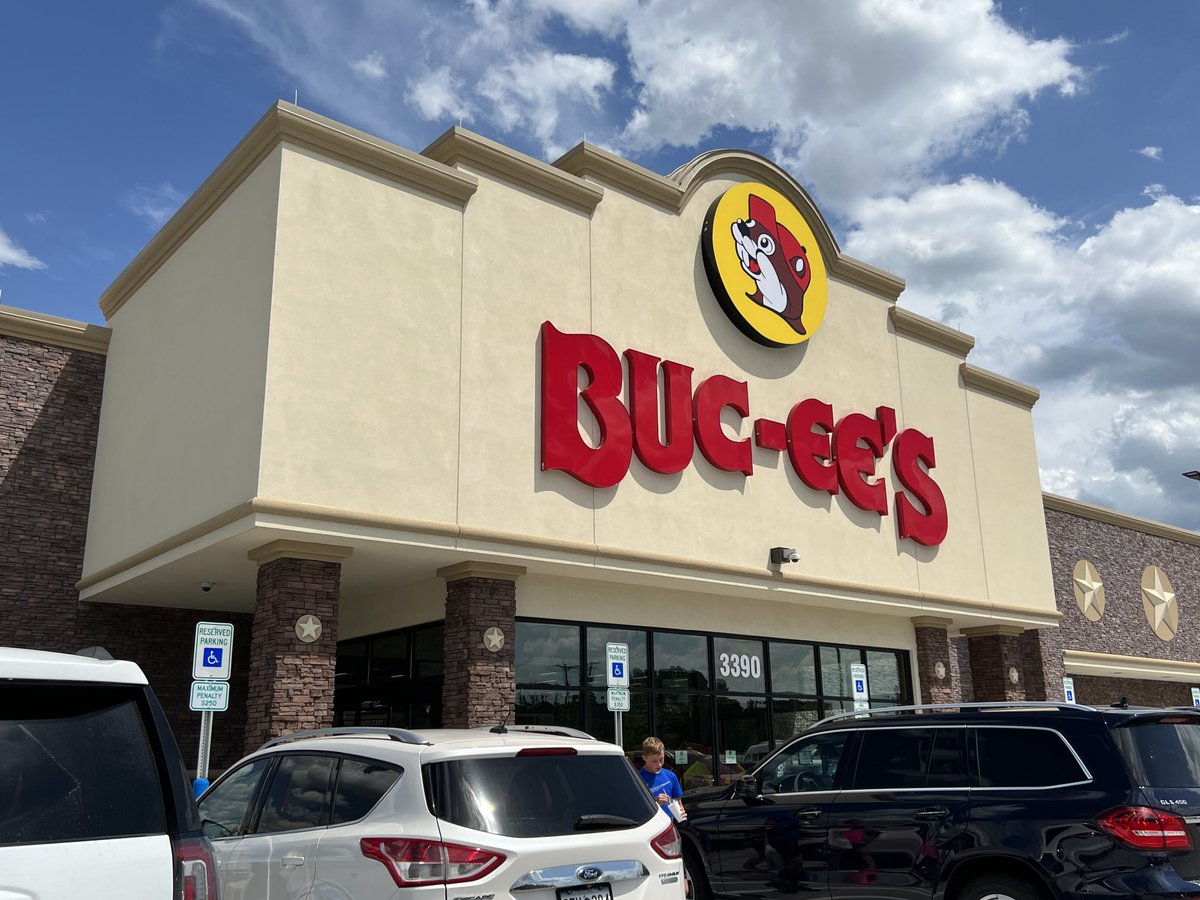 greenhousemd's tweet photo. How you end your weekend at #SCAAP22:
With a stop at Buc-ees on the way home.
Welcome to Disneyland meets Walmart! https://t.co/267FjzEAYH