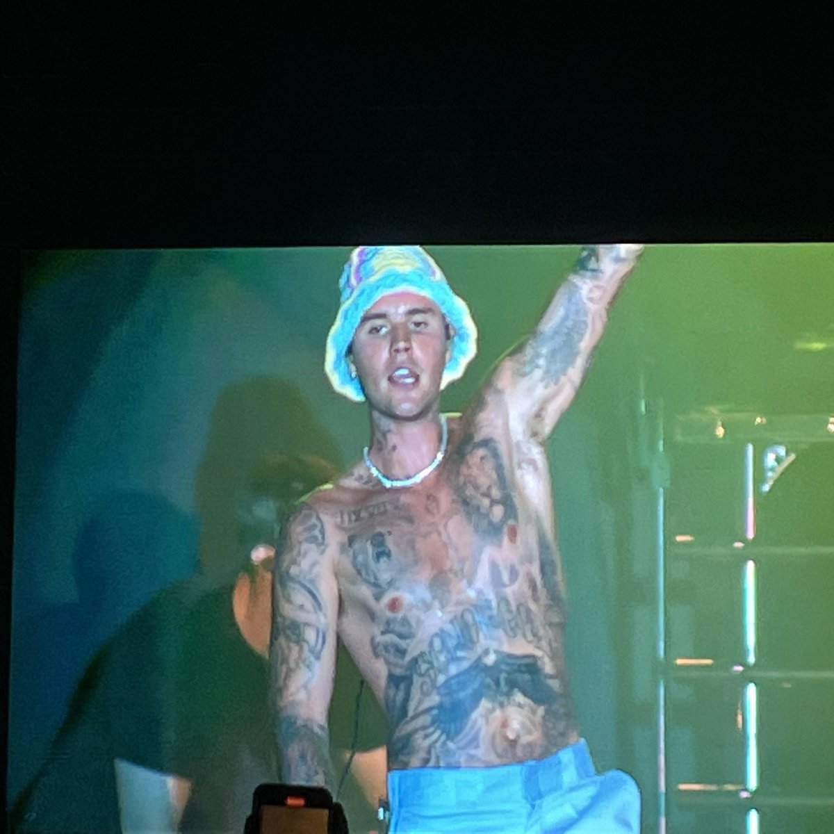 bizzleavenuez's tweet photo. BIEBER IS BACK. BIEBER IS FINE.  BIEBER IS THRIVING. https://t.co/0yo11Ong3c