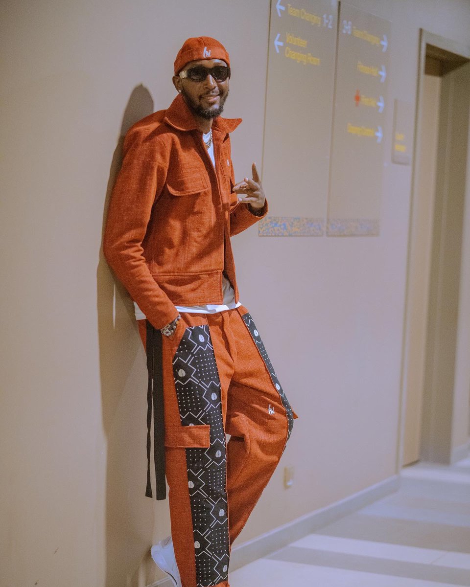 DeejayPius's tweet photo. 𝑩𝒂𝒄𝒌𝒔𝒕𝒂𝒈𝒆 𝒃𝒖𝒕 𝒏𝒐 𝑺𝒕𝒂𝒈𝒆 😀 
Outfit made by #LiiCollection
📸 #BJC 

New Song 🚨 #Ubuki out everywhere 
Get your tickets for #KigaliKanivore here https://t.co/aDeJdEZS3H https://t.co/jaZFhsil6m