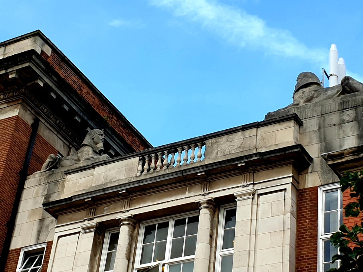 DaemonHex65's tweet photo. #JulyDechART day 16: carving.this was tough. @LivUni has so many beautiful carvings and statues around it was difficult to choose but I had to pick the Sphinx on the top of the archway in the North Campus. Beautiful and regal https://t.co/Tt8HESFHK6